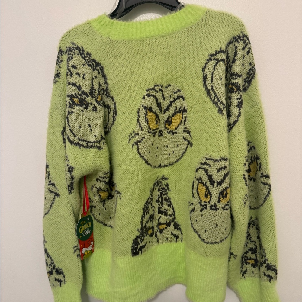 Green Sweater - Picture 5 of 5